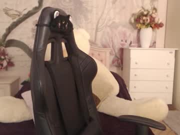 Britneybarker Chaturbate stream image from January 24, 2026