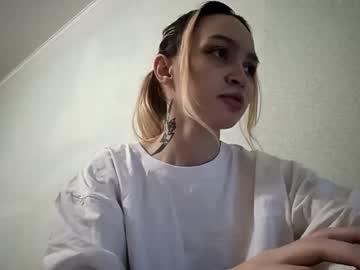 Jeannelisonbee Chaturbate stream image from January 24, 2026