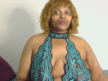 Hotcurvyassxxx Chaturbate stream image from January 25, 2026