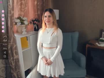Amoremoraa Chaturbate stream image from January 25, 2026