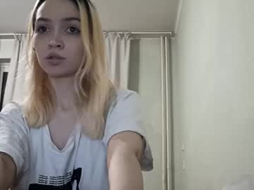 Jeannelisonbee Chaturbate stream image from January 26, 2026