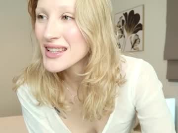 Creamraspberryy Chaturbate stream image from January 27, 2026