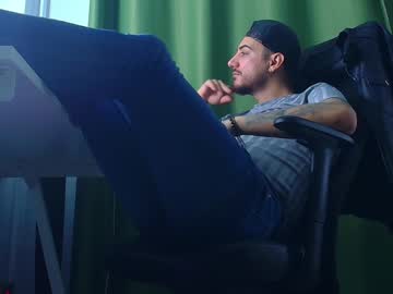 Andrewbanner Chaturbate stream image from January 27, 2026