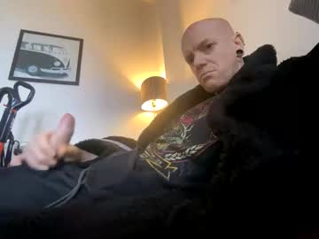 Biggingerballs82 Chaturbate stream image from January 27, 2026