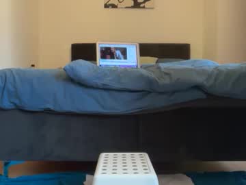 Paulyumxx Chaturbate stream image from January 27, 2026