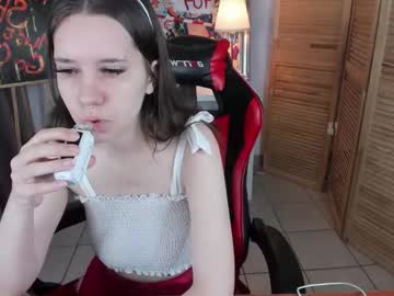 Mollysmiawko Chaturbate stream image from January 27, 2026