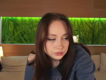 Jenniedyen Chaturbate stream image from January 28, 2026