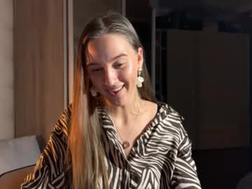 Emi__Ly Chaturbate stream image from January 28, 2026