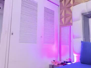 Violet_Milleer Chaturbate stream image from January 28, 2026