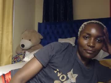Prettyquee Chaturbate stream image from January 28, 2026