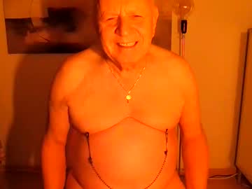 Lucbottom Chaturbate stream image from January 29, 2026
