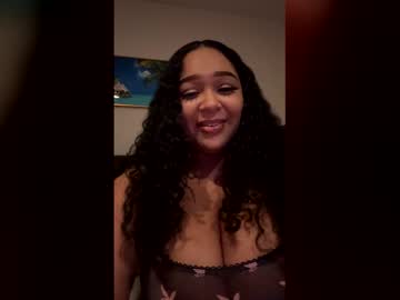 Briaarenee Chaturbate stream image from January 29, 2026