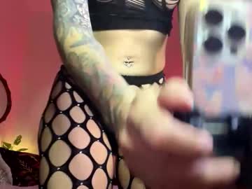 Mooncinna Chaturbate stream image from January 29, 2026