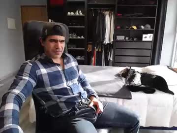 Latino23bom Chaturbate stream image from January 31, 2026