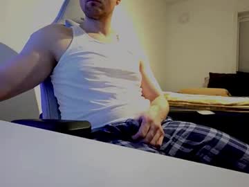 Bottomtsinner Chaturbate stream image from January 31, 2026