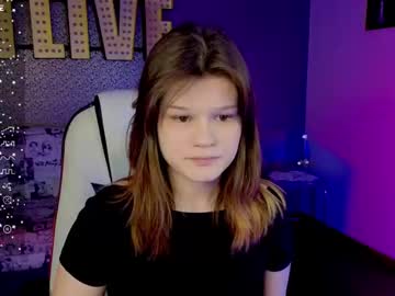 Lunamytrend Chaturbate stream image from February 01, 2026