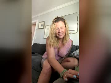 Carebear5719 Chaturbate stream image from February 01, 2026