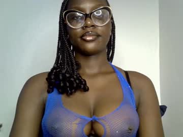 Black_Petitqueen12 Chaturbate stream image from February 01, 2026