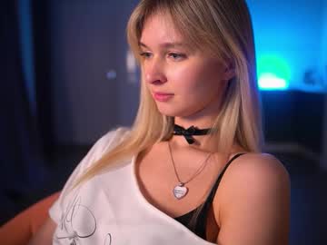 Hereasnow__ Chaturbate stream image from February 01, 2026