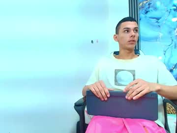 Valentina_Y_Sneiderr Chaturbate stream image from February 02, 2026