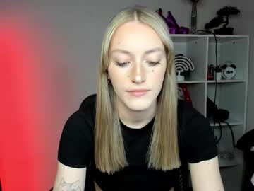 Evelynblond Chaturbate stream image from February 03, 2026