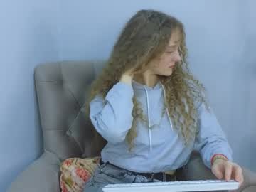 Miranda_Clock Chaturbate stream image from February 04, 2026