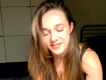 Mmminnie Chaturbate stream image from February 04, 2026