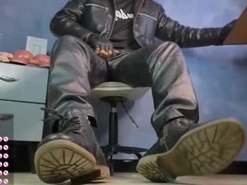 Tom_Brown12 Chaturbate stream image from February 05, 2026