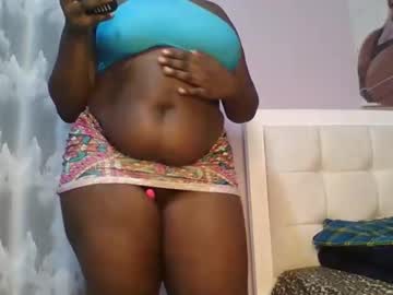 Goldencurves_Bunny Chaturbate stream image from February 05, 2026