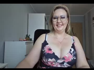 Emillykiss Chaturbate stream image from February 06, 2026