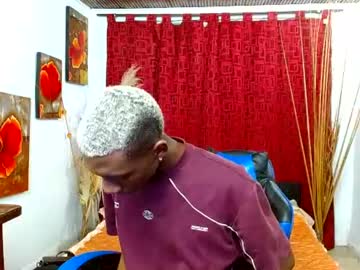 Miiloo18 Chaturbate stream image from February 10, 2026