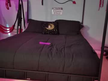 Bellaskeykeeper Chaturbate stream image from February 10, 2026