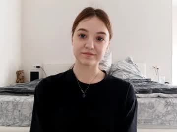 Lynnachaplen Chaturbate stream image from February 10, 2026