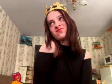 Blondellpomarico Chaturbate stream image from February 10, 2026