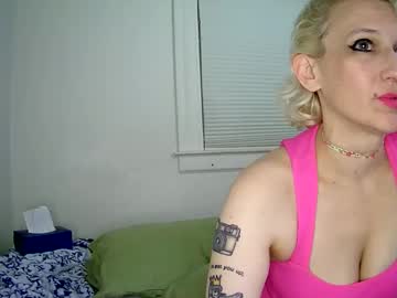 Cutefemme Chaturbate stream image from February 11, 2026