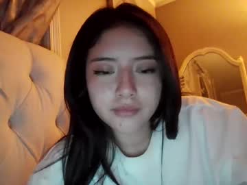 Xochampagnemami Chaturbate stream image from February 11, 2026