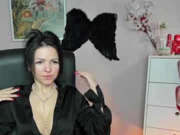 Mollymoon40 Chaturbate stream image from February 11, 2026