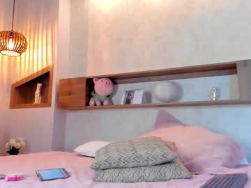 Emilly_Beaumontt Chaturbate stream image from February 12, 2026