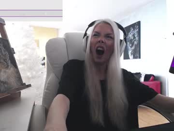 Tinykylie Chaturbate stream image from February 12, 2026