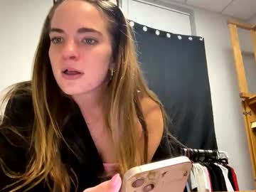 Oliviaaraee Chaturbate stream image from February 13, 2026