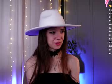Tinyanie Chaturbate stream image from February 13, 2026