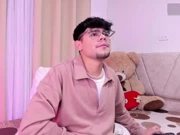 Isaac_Saenz Chaturbate stream image from February 13, 2026