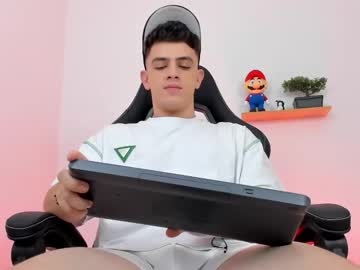 Mikecooper_ Chaturbate stream image from February 14, 2026