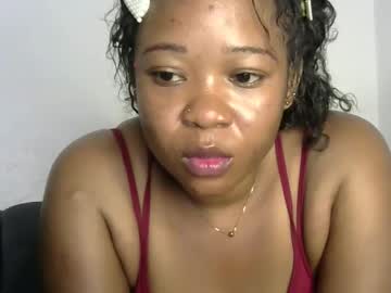 Rainyymay Chaturbate stream image from February 14, 2026