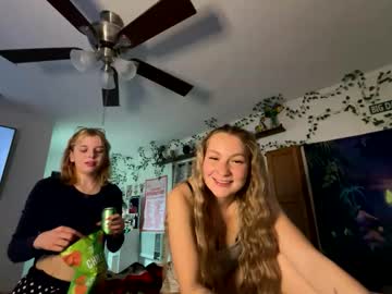 Crushingonkiki Chaturbate stream image from February 14, 2026