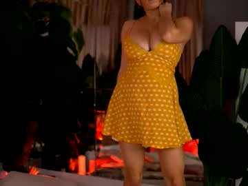 Kellymathews Chaturbate stream image from February 14, 2026