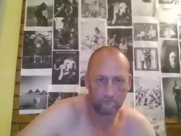 Robert69huge Chaturbate stream image from February 14, 2026