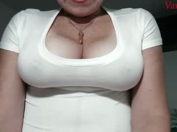 Vanessared2 Chaturbate stream image from February 15, 2026