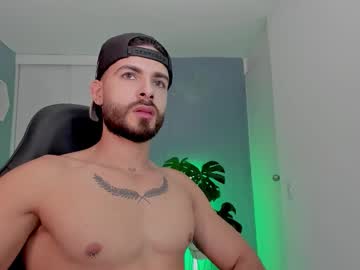 Maxtowers Chaturbate stream image from February 15, 2026