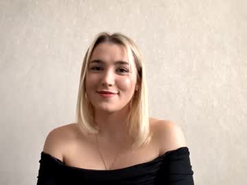 Laruebaral Chaturbate stream image from February 15, 2026